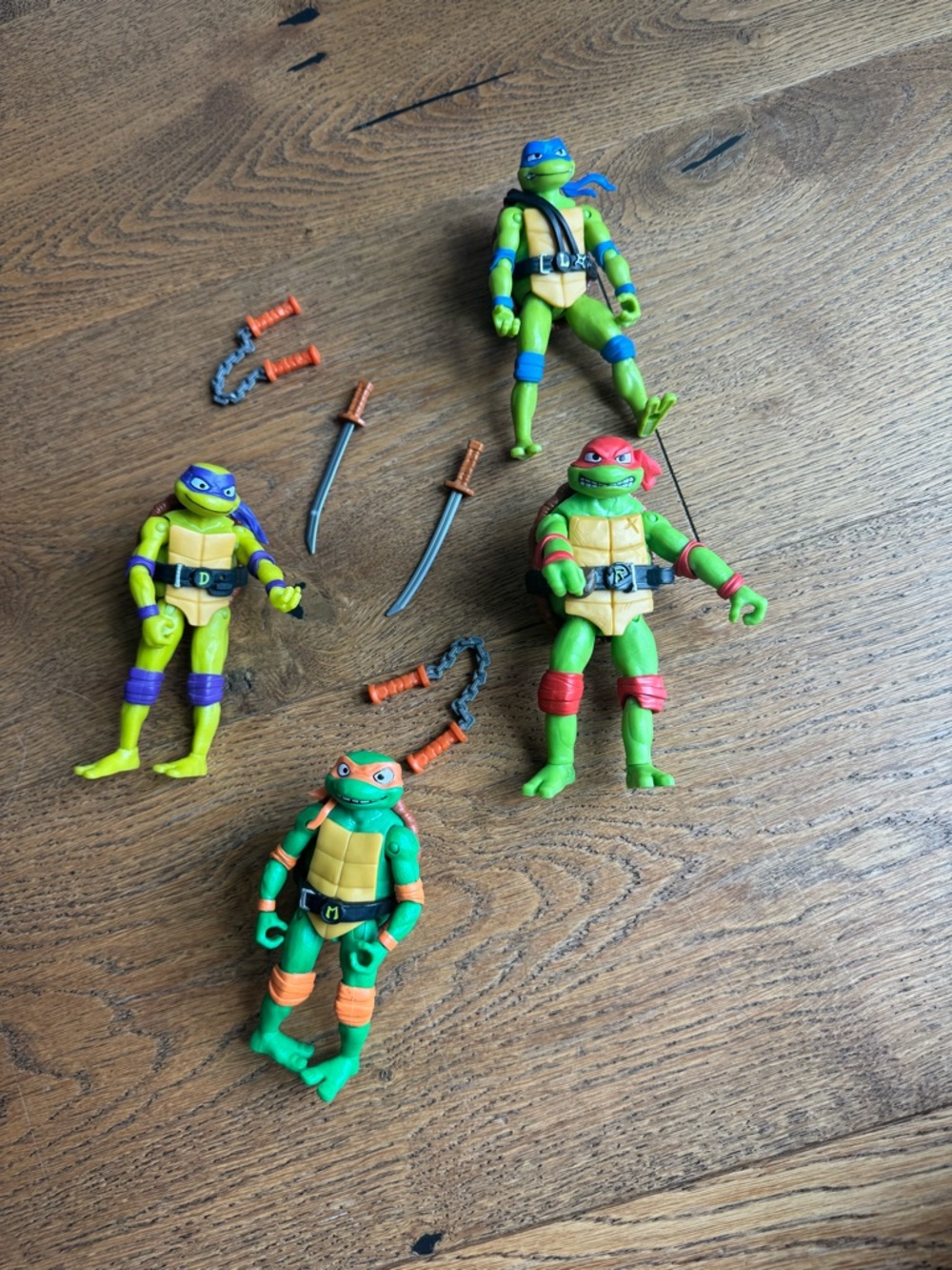 Teenage Mutant Ninja Turtles Action Figure Lot of 4 w/ Weapons & Accessories